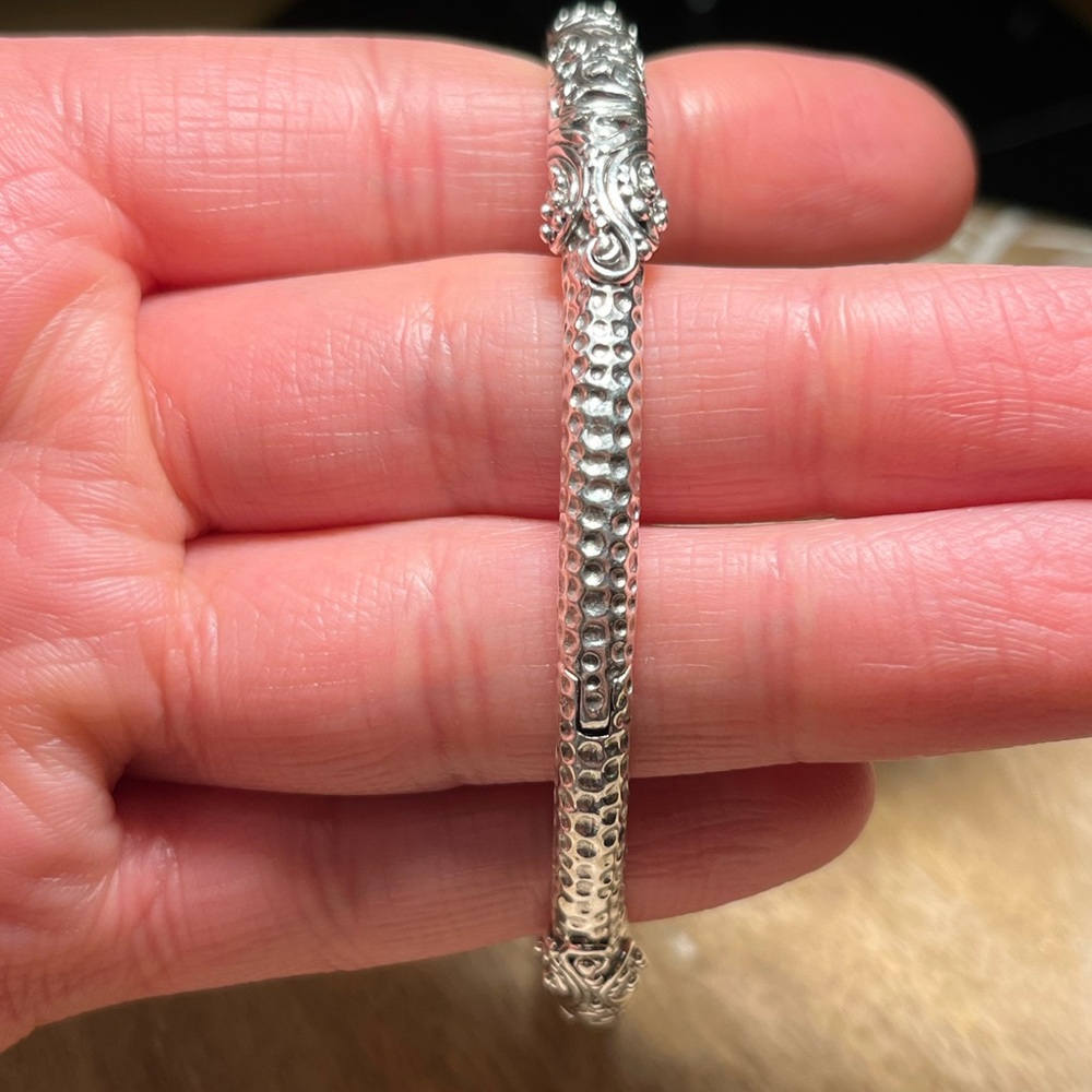 Sarda Artisan Sterling Silver Cut Out Filigree Scroll Hinged Bangle - Picture 13 of 16